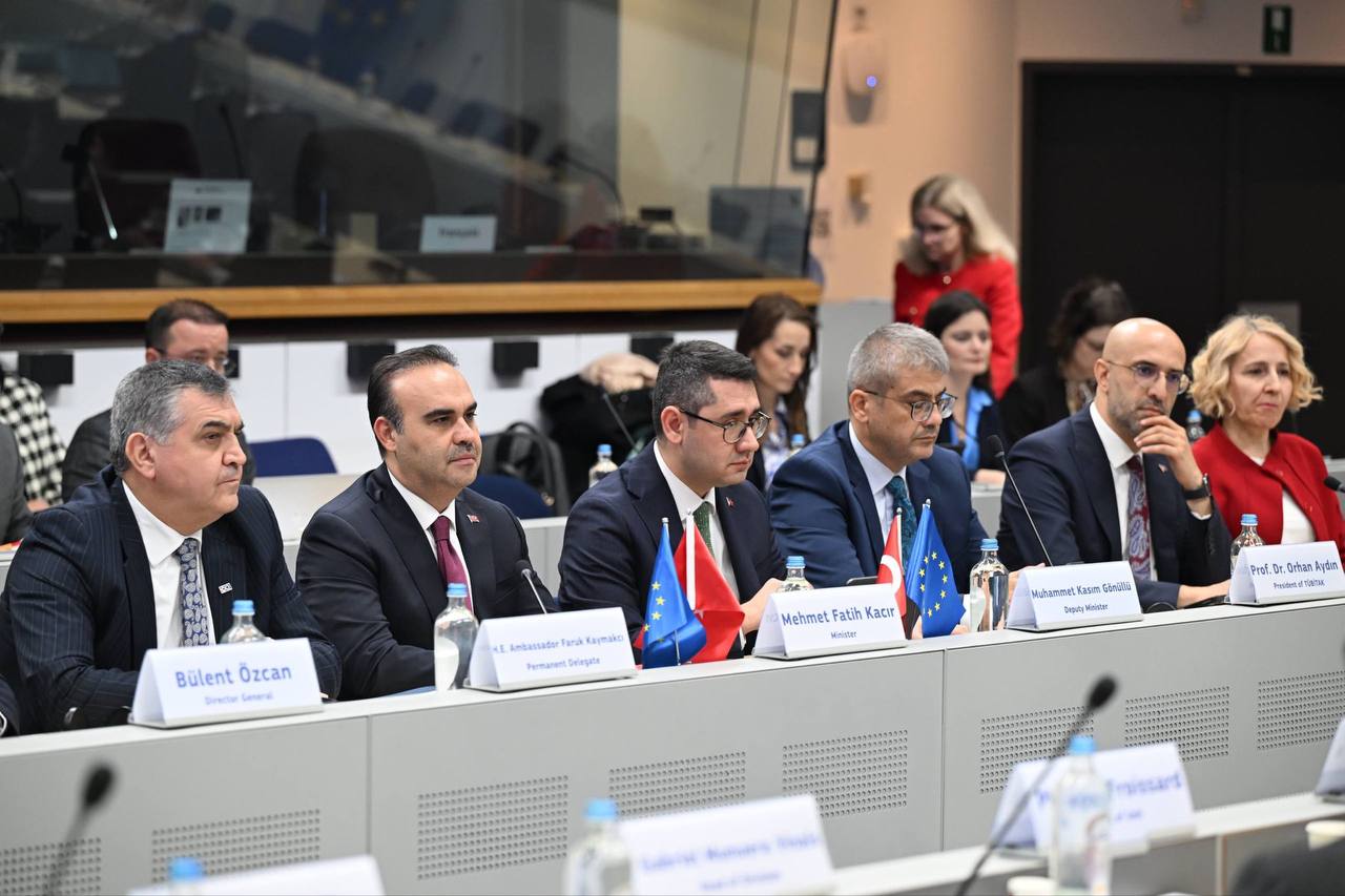 Photo 5857217476641361022 Y