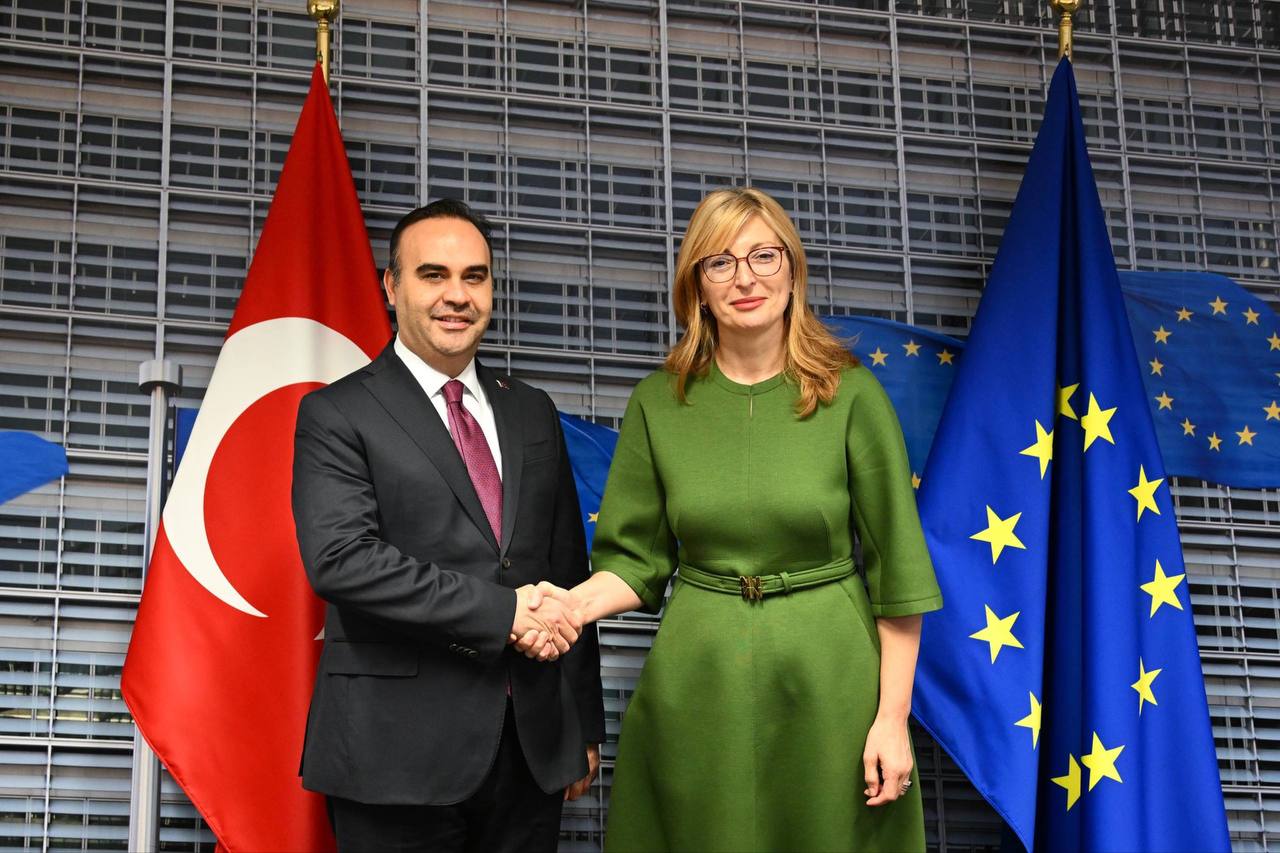 Photo 5857217476641361023 Y