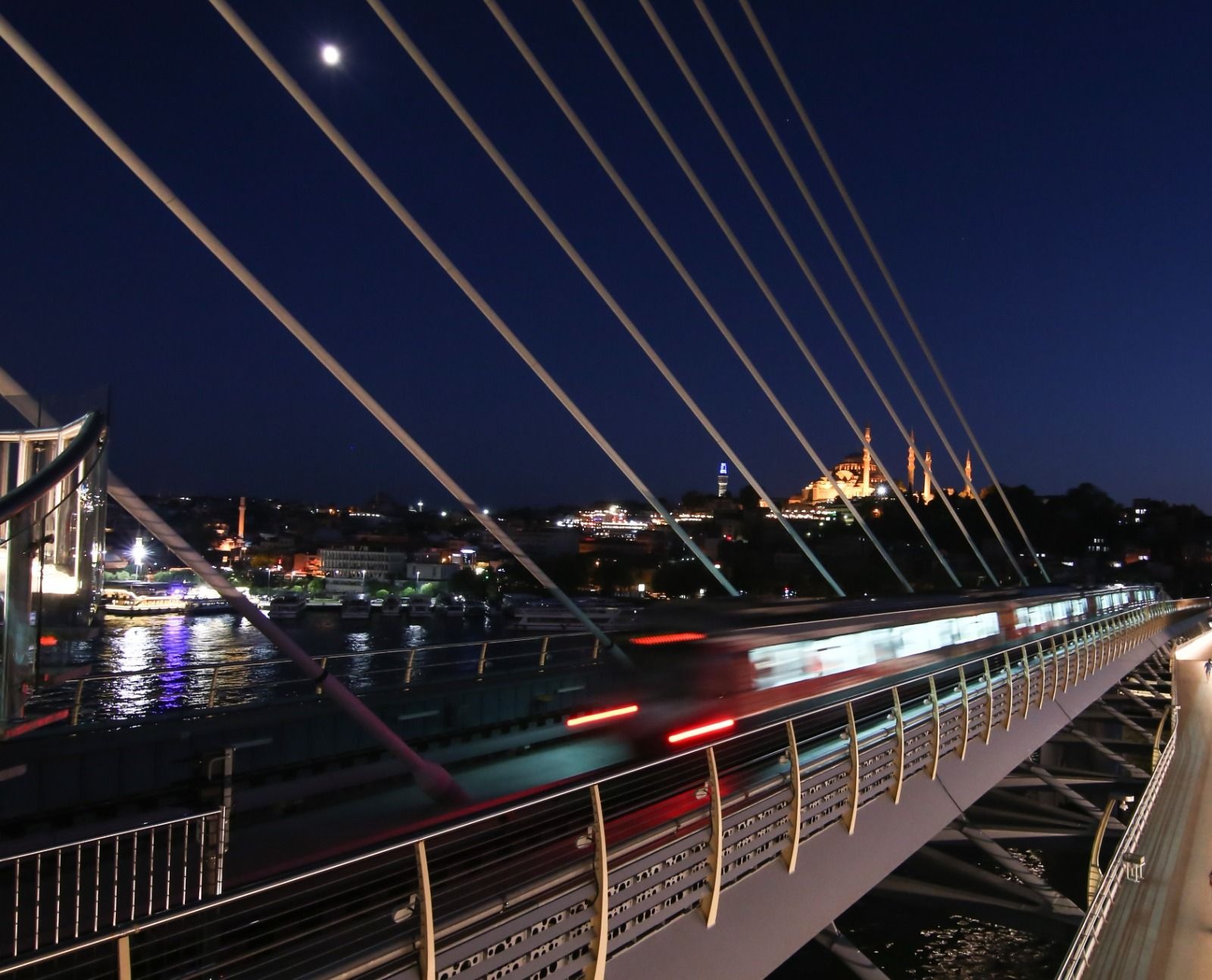 1766832632 Y I L A I T E D B R L E R 1