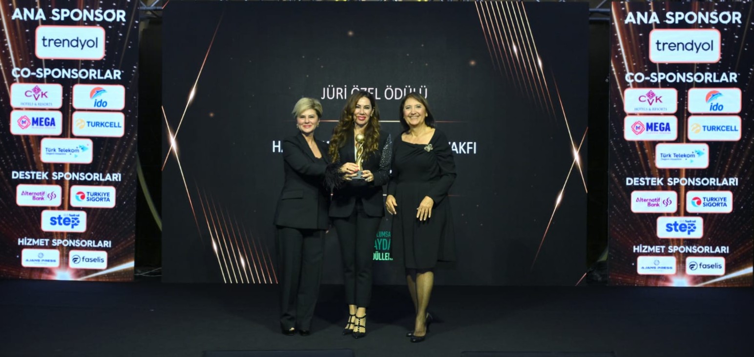 Toplumsal Fayda Ödülleri Soldan Sağa Gamze İnci Koyuncu Selcen Faydasıçık Fügen Toksü