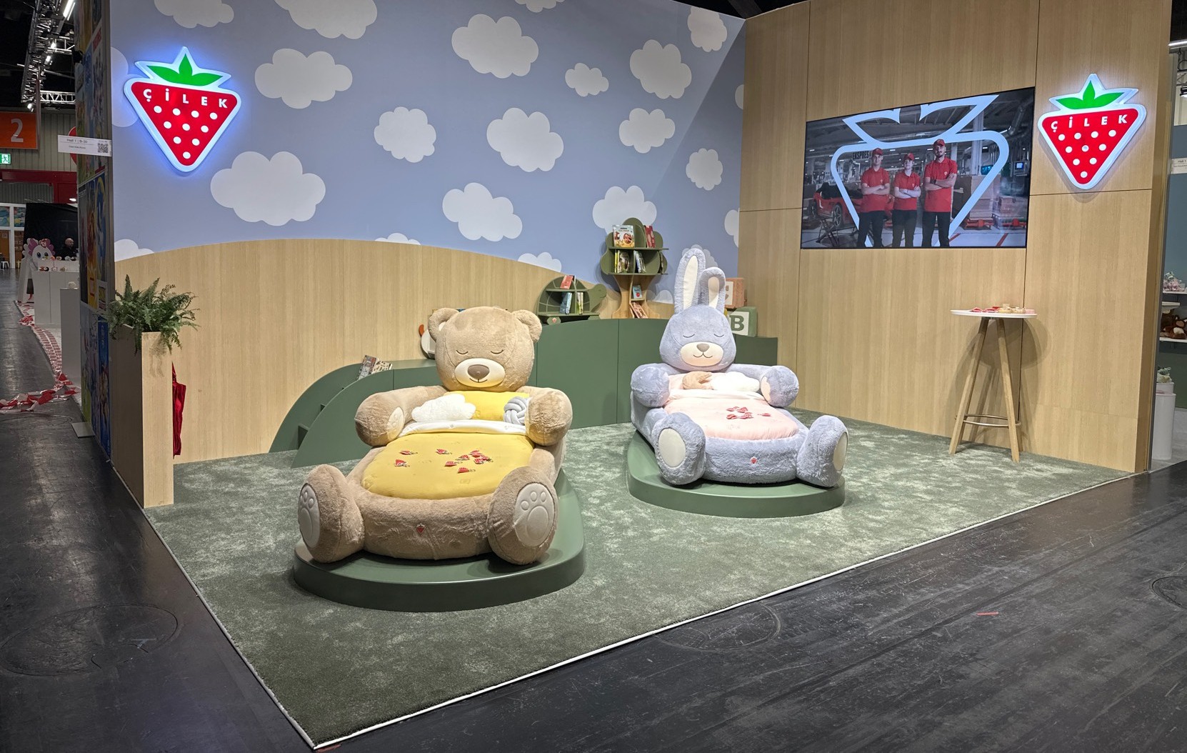 B B Spielwarenmesse1 094938243