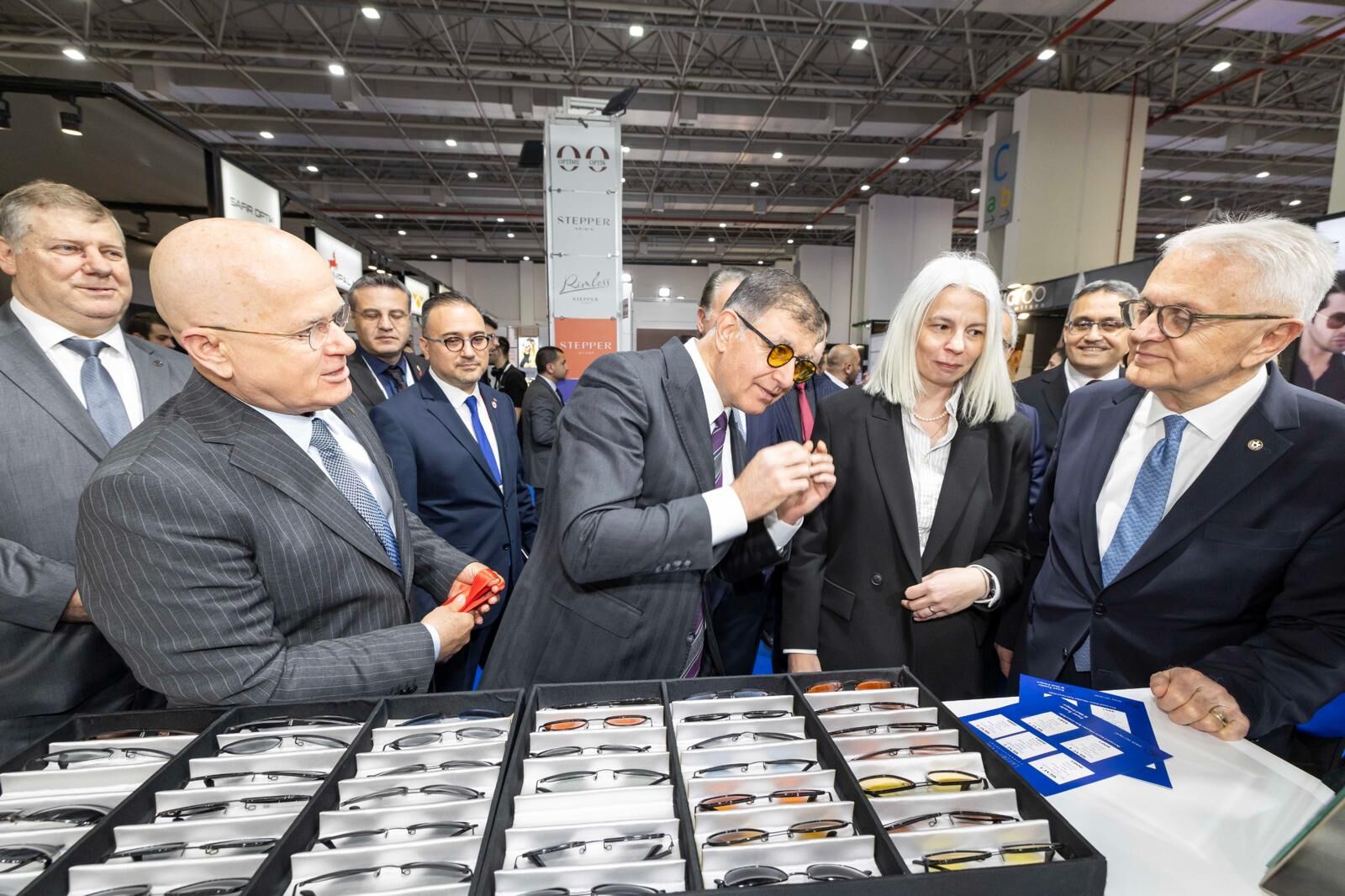 1774613586 Optic World 10