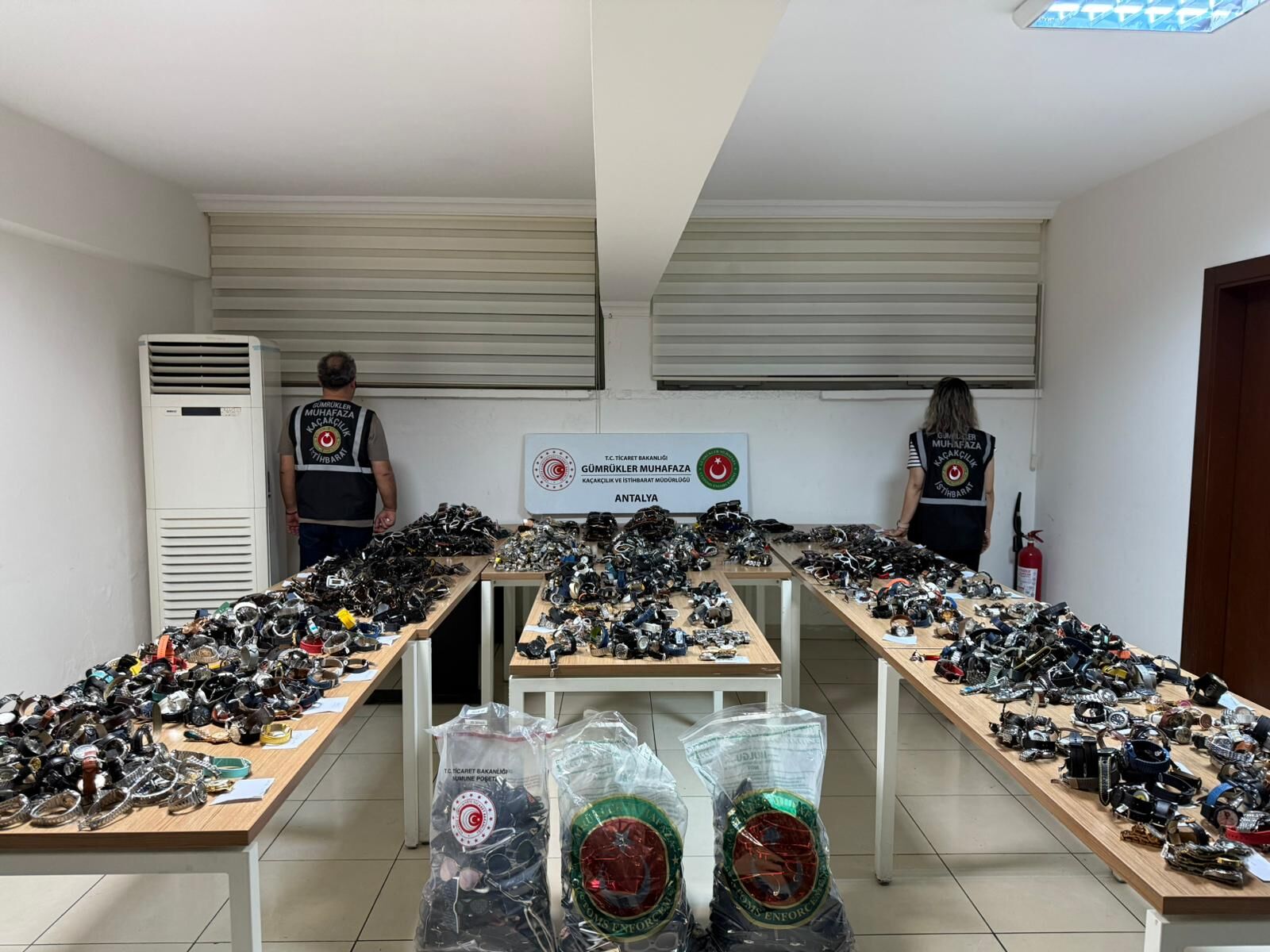 2.955 Gözlük Ve Çerçevesi, 2.010 Saat Antalya