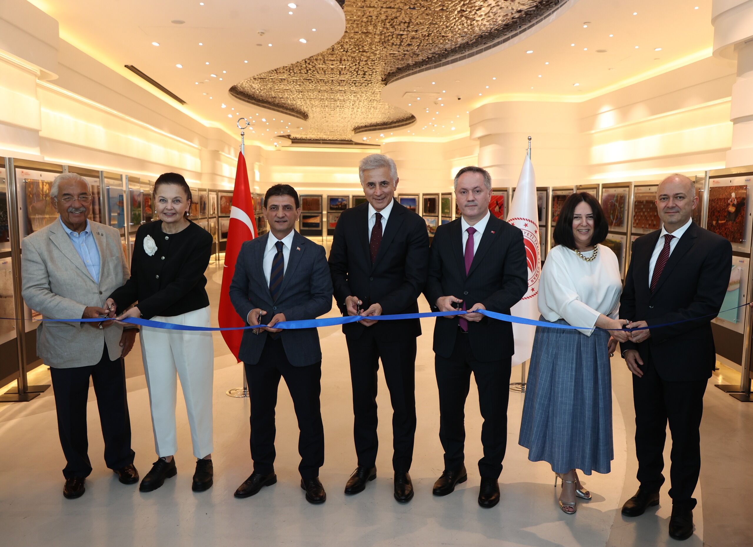 15. Uluslararası Tarım, Orman ve İnsan Fotoğraf Sergisi Galeri Deniz'de Ziyarete Açıldı
