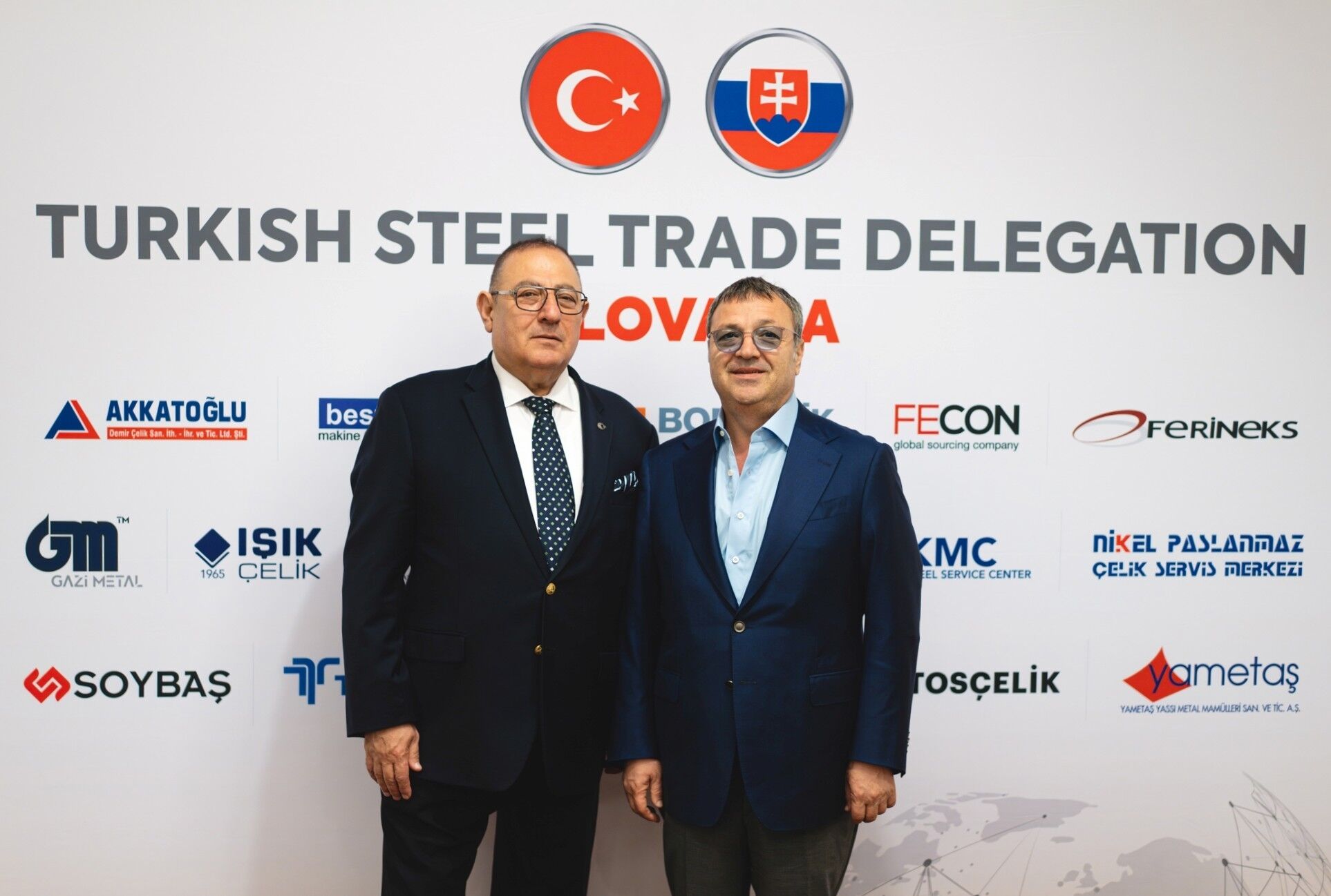 Çi̇b Slovakya Sth Solda Sağa Mustafa Necati Tecdelioğlu Adnan Aslan.jpg