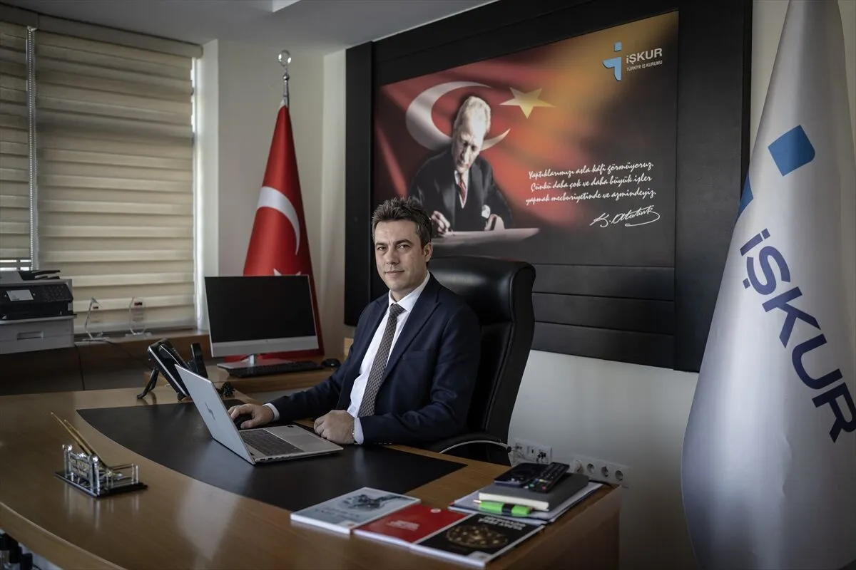 İŞKUR'dan yapay zeka destekli dijital dönüşüm hamlesi: Sanal iş ve meslek danışmanı geliyor