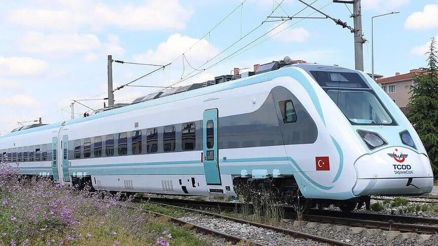 Milli Elektrikli Tren Uzunköprü-Halkalı Hattında Seferlere Başlıyor