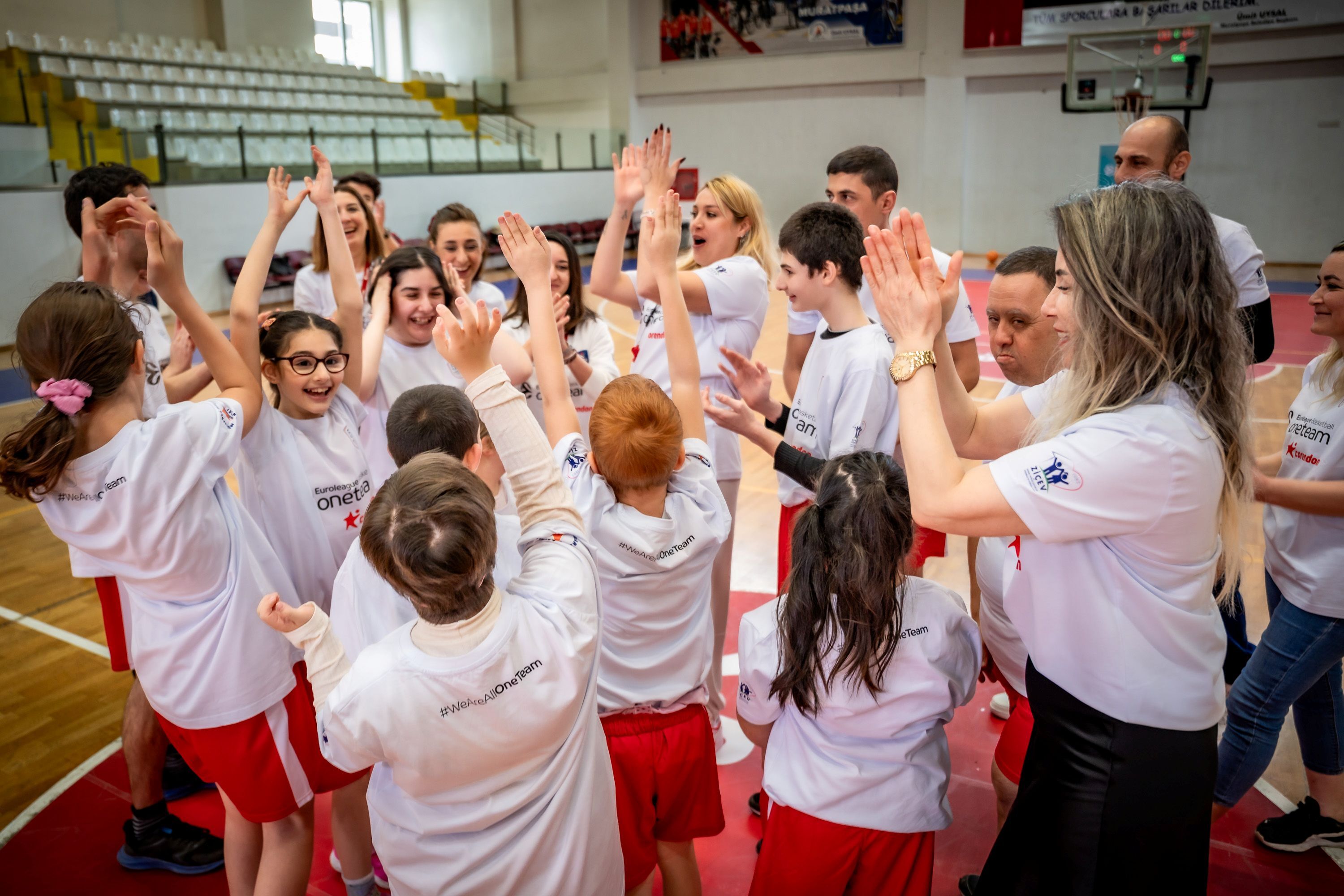 1788339629 Anadolu Efes One Team 1