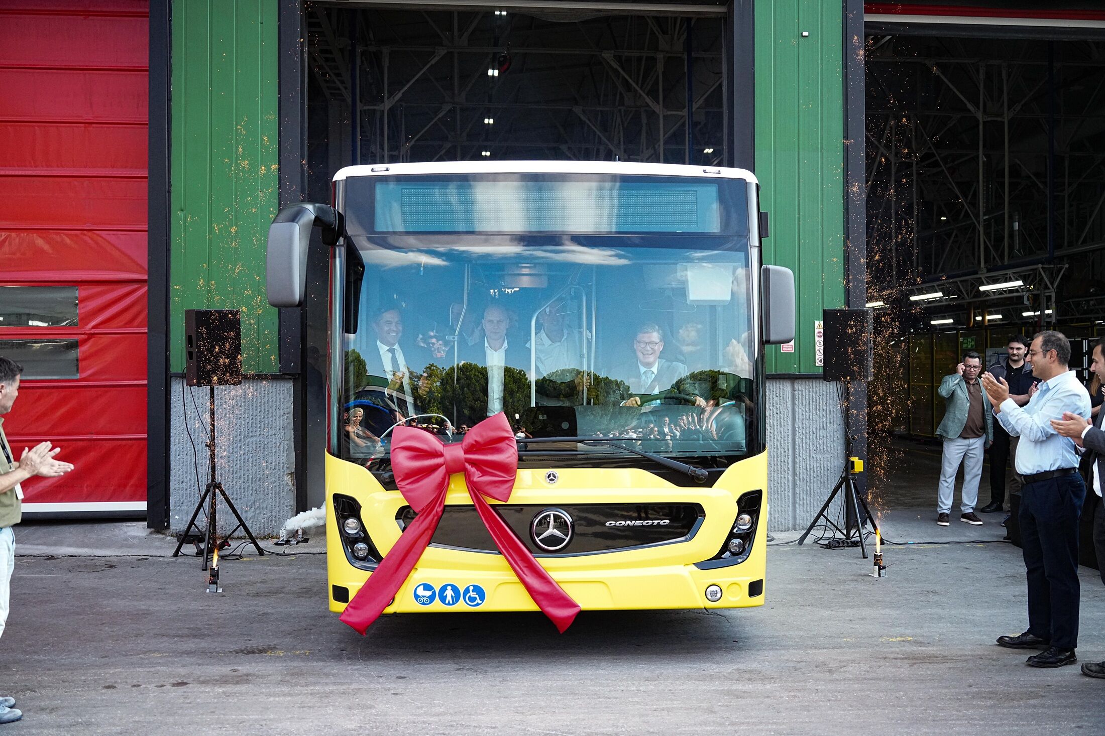 Otokar’da, Daimler Buses ve Mercedes-Benz Türk için Mercedes-Benz Conecto’nun Seri Üretimi Başladı