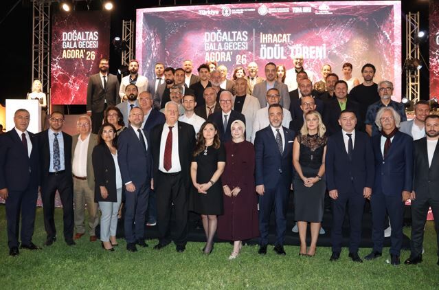 Ege Maden İhracatçıları Birliği düzenlediği Doğal Taş Gala Gecesi’nde iki ödül töreni birden düzenledi